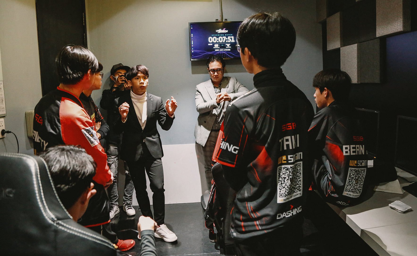 Coach Ren is famous in VCS for his analytical skills, 'reading' opponents, and creating suitable strategies for his players