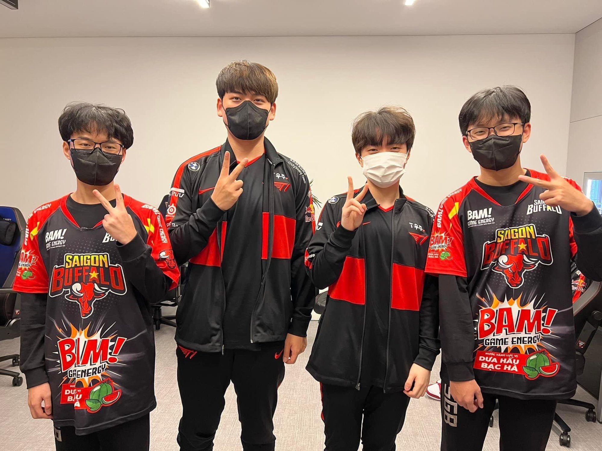 The bot lane duo Shogun - Taki of SGB has left a strong impression in the group stage