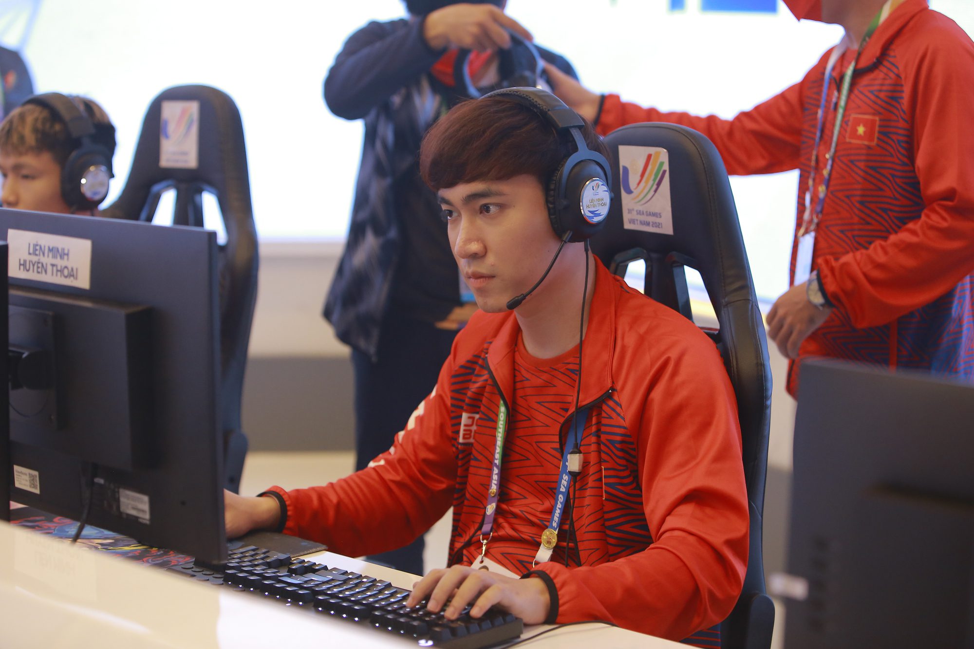 Although the opponent is not highly rated, Levi and his teammates must remain fully focused