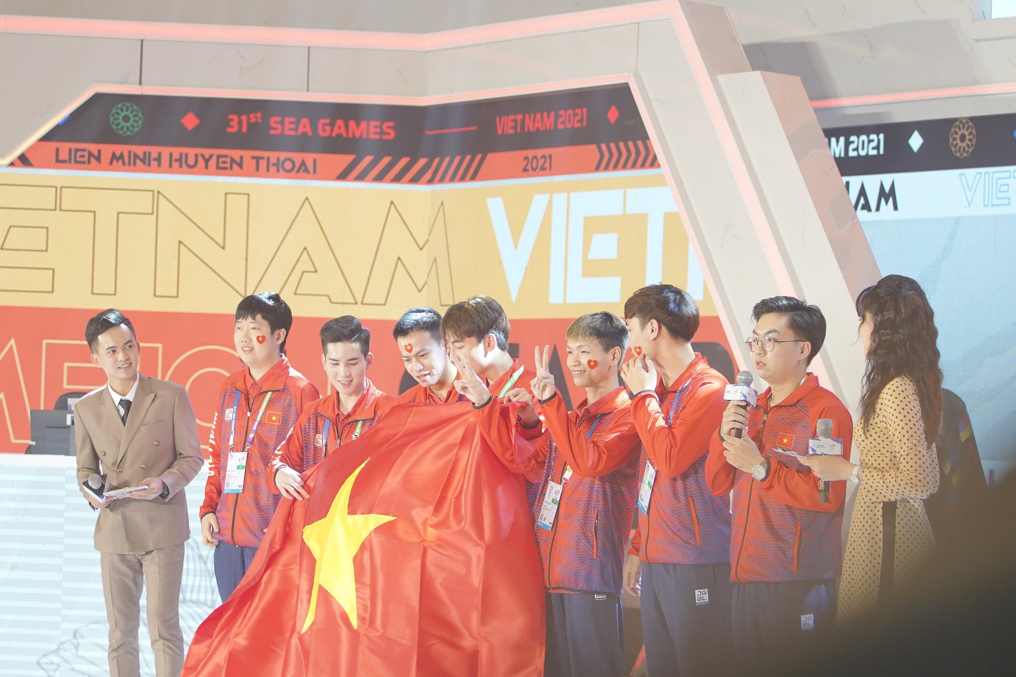 Vietnamese players won against the Philippines, bringing home the gold medal in League of Legends (Image: Kayle)