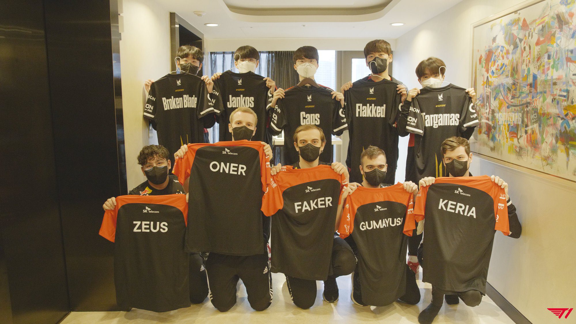 G2 and T1 exchanged jerseys before their matchup in the Rumble stage