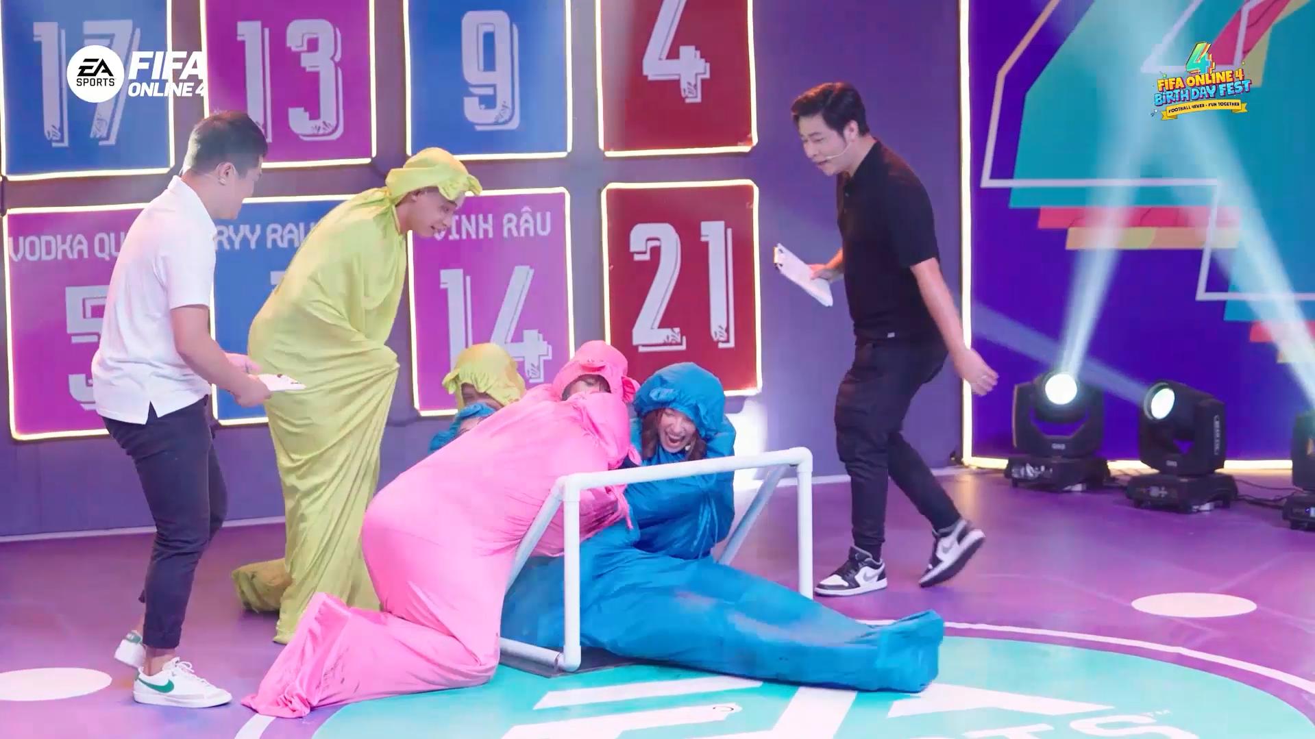The match was extremely tense as neither team was willing to back down, even the hosting duo had to helplessly stand by and laugh.