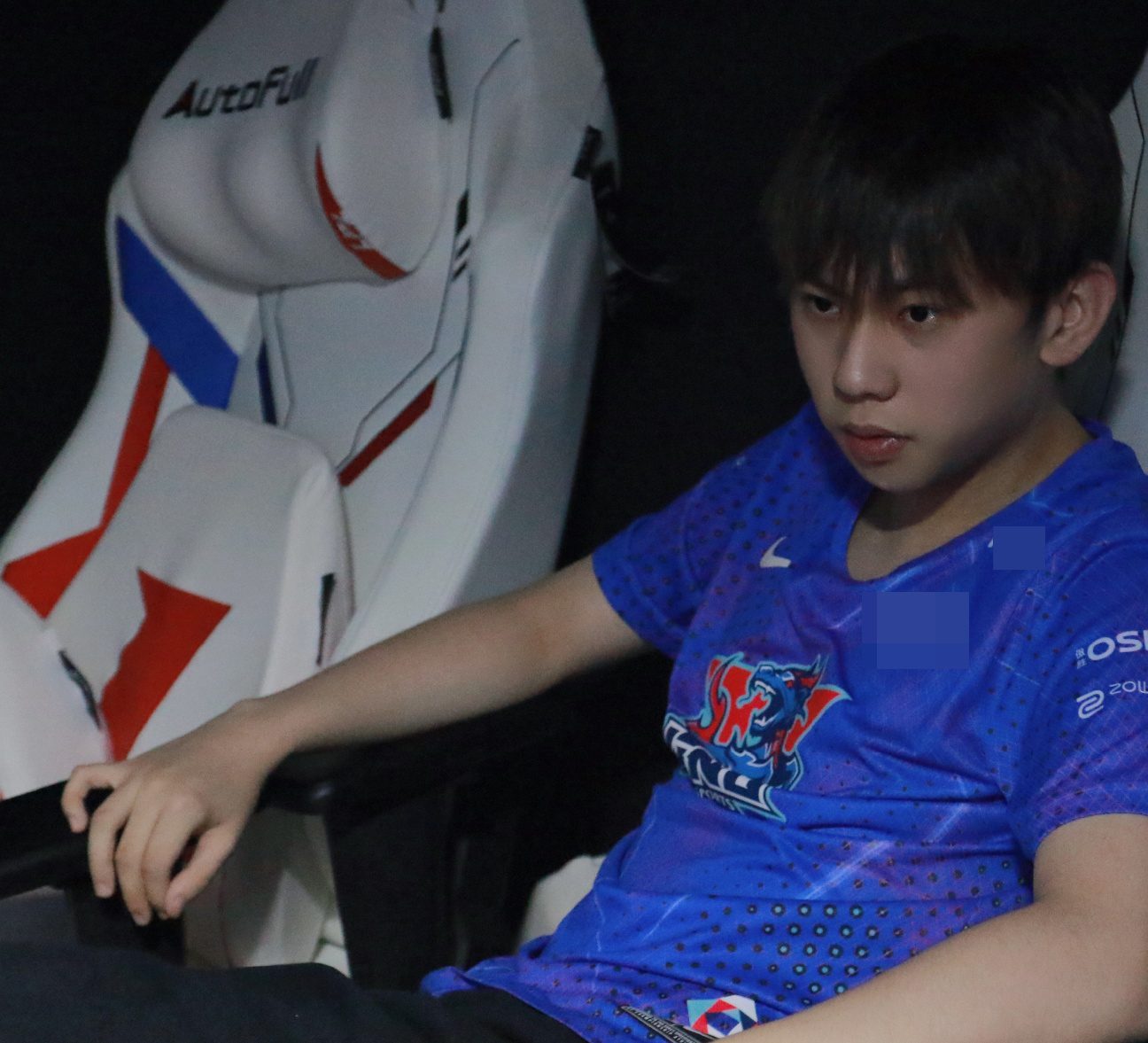 Ale is suspected of having a conflict with Doinb