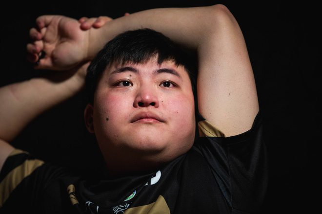 Uzi is a living legend of League of Legends in China.