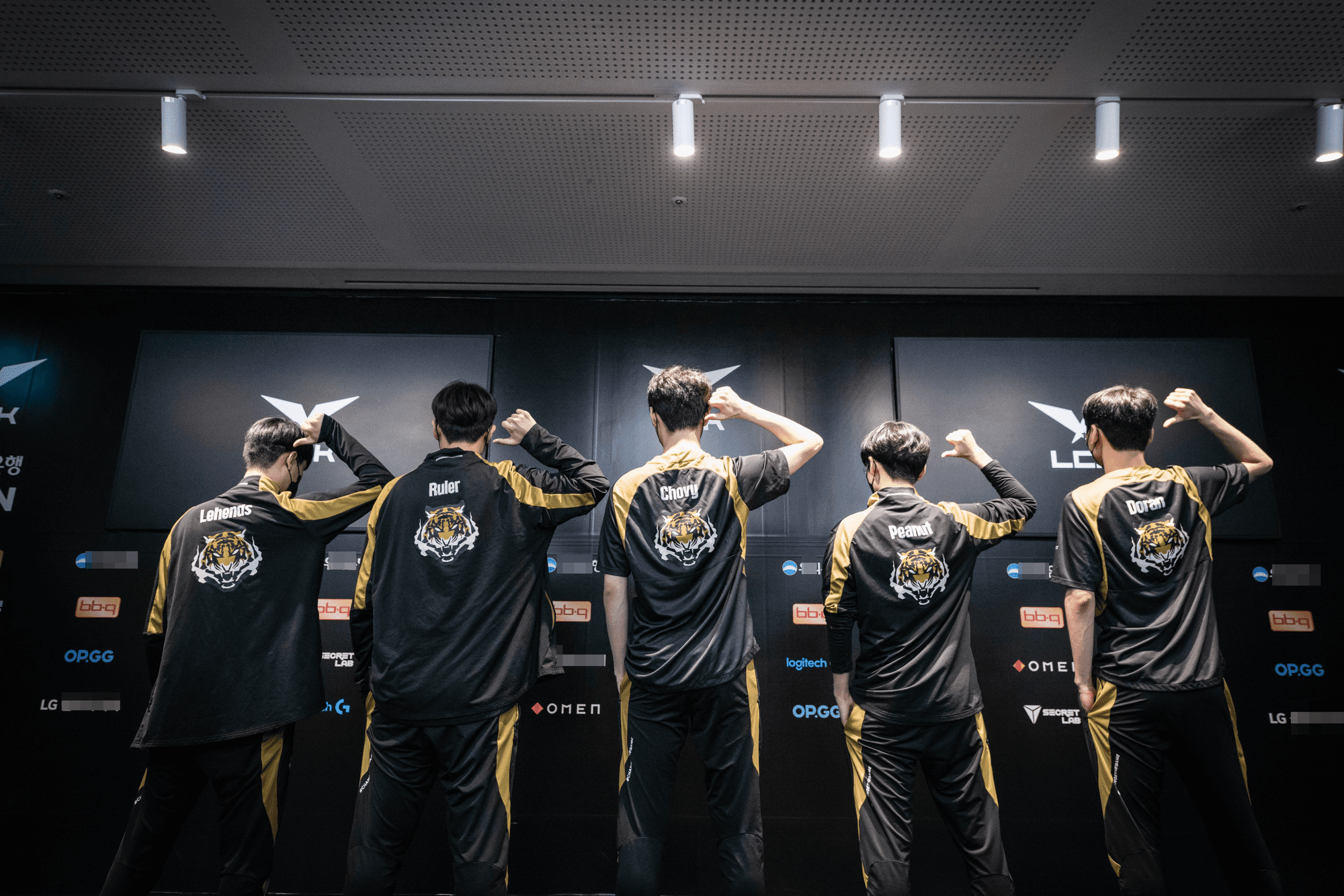 At one point under pressure from T1, the Gen.G players managed to turn the game around and win thanks to better play