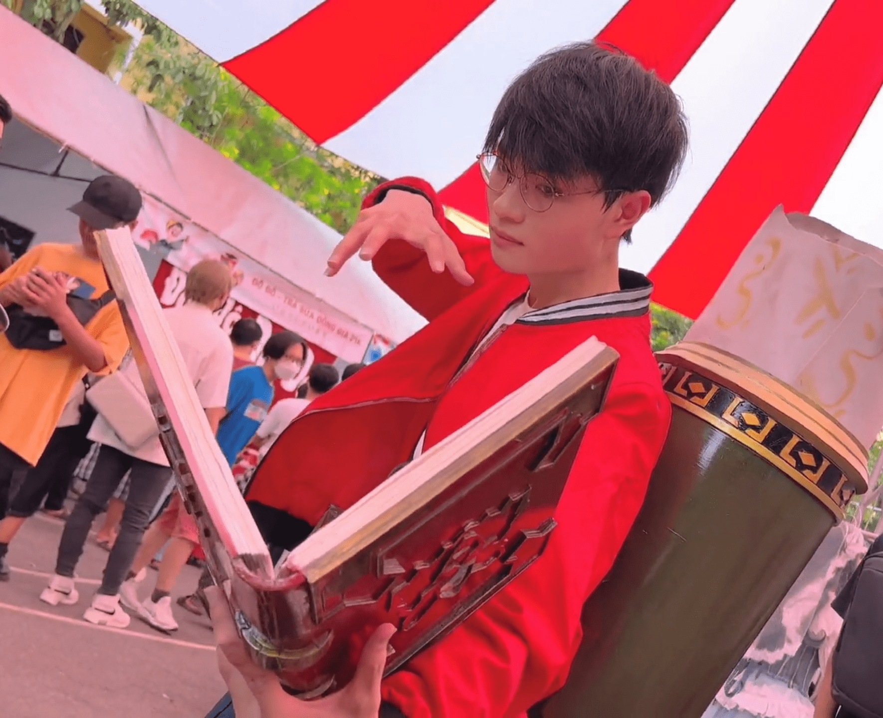 The highly invested transformation into Faker by the Vietnamese cosplayer