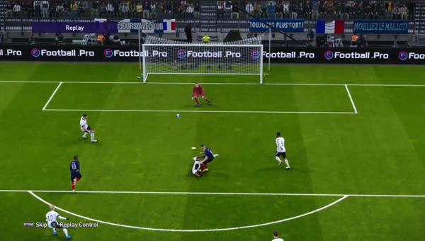 In the sixth minute, Benzema, under Batigol's control, raised the score to 2 - 0, leaving the opponent Dark Vegas overwhelmed by the aggressive ambush strategy.