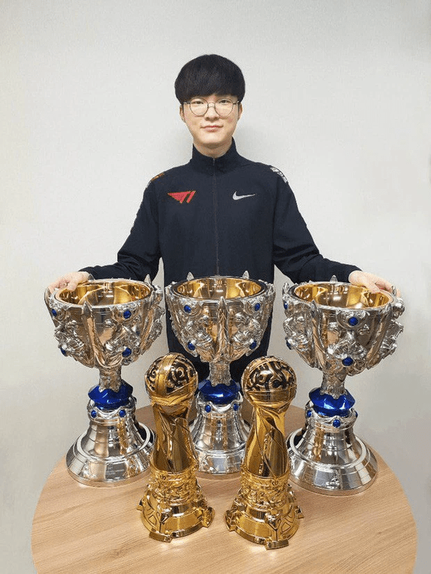 Faker has 7 appearances at Worlds, with an impressive 3 championships