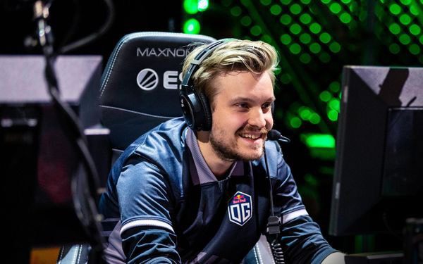 Although JerAx no longer competes, his past earnings still impress fans