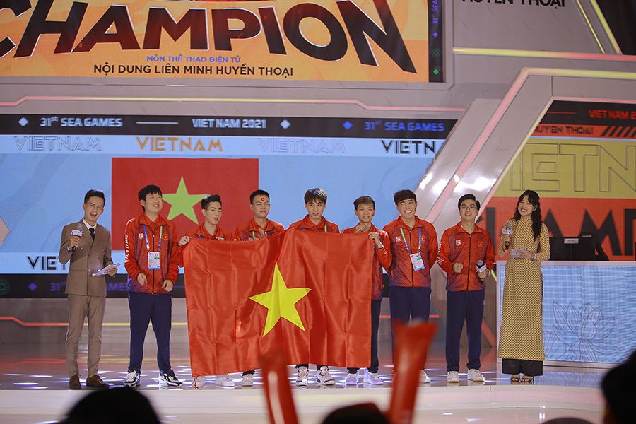 Levi with GAM winning gold at SEA Games 31