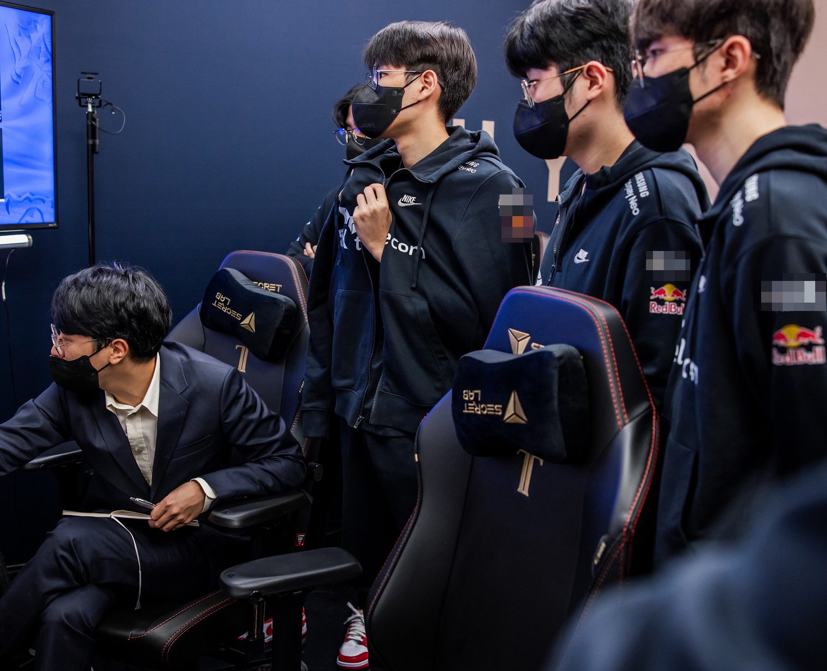 Coach Bengi not only trains skills but also wins the hearts of T1 players