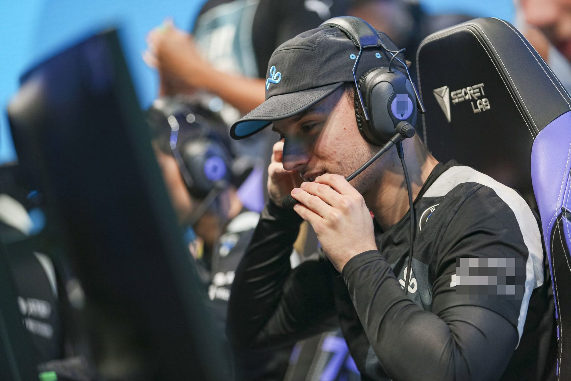 Perkz also had to wear a hat back in 2021 because the light affected his eye condition