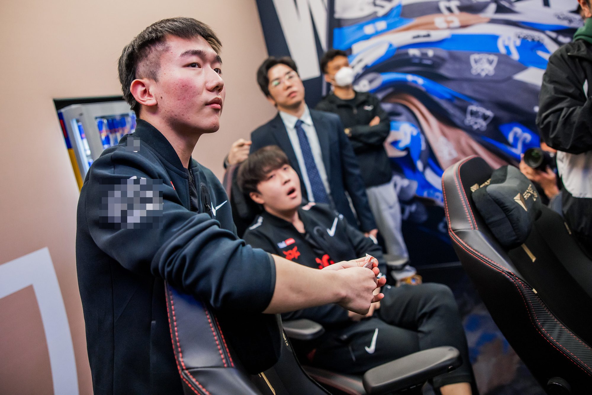 There are reports that JDG is having difficulty finding a team to practice with before the semifinals