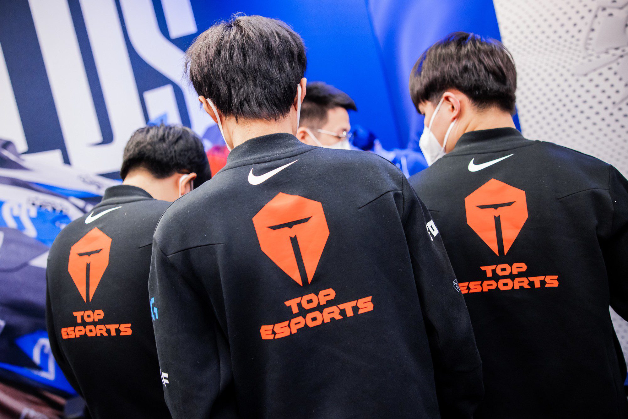 But TES became the first LPL team eliminated at the 2022 World Championship