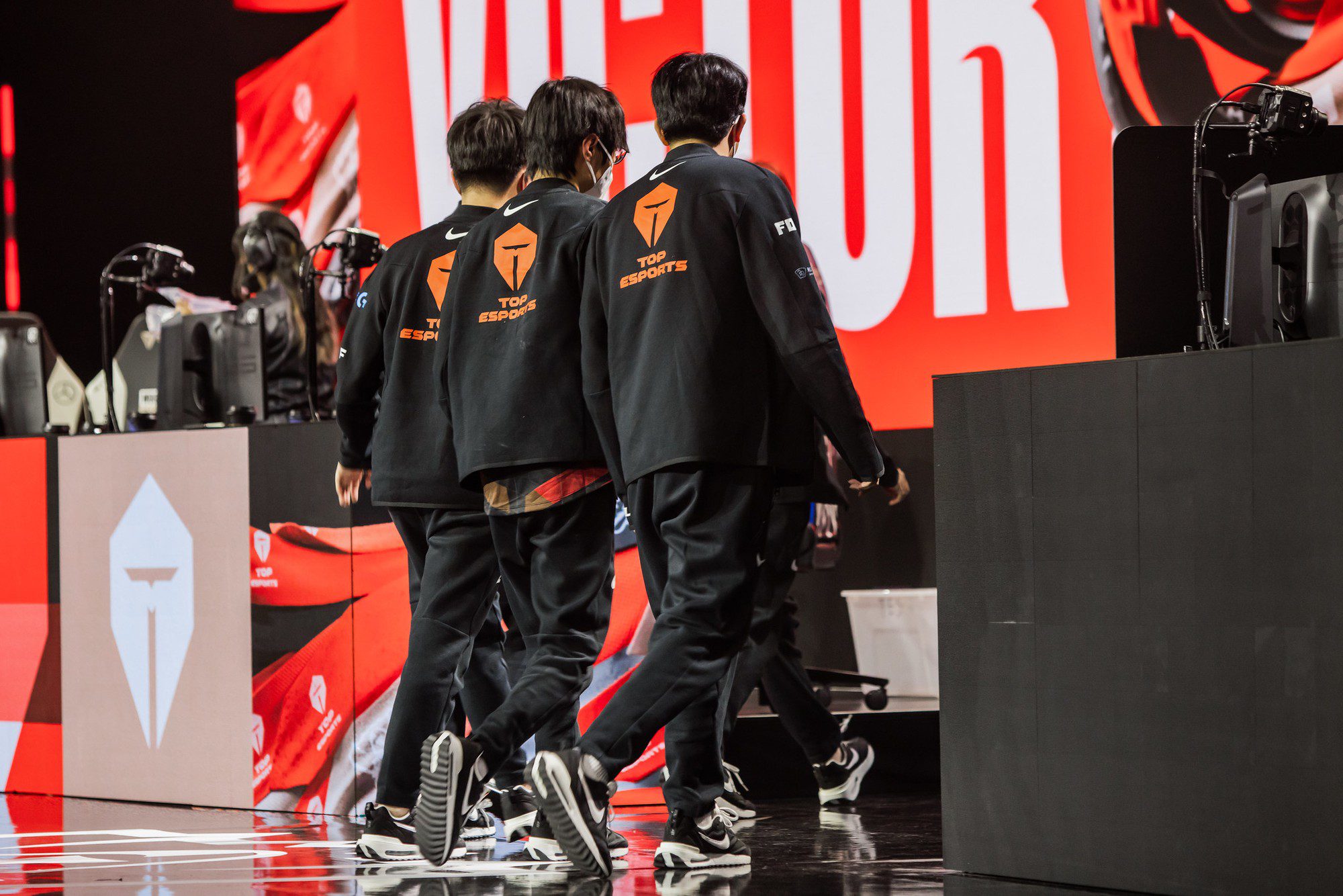 TES became the fourth consecutive LPL team eliminated right after the Group Stage of a World Championship