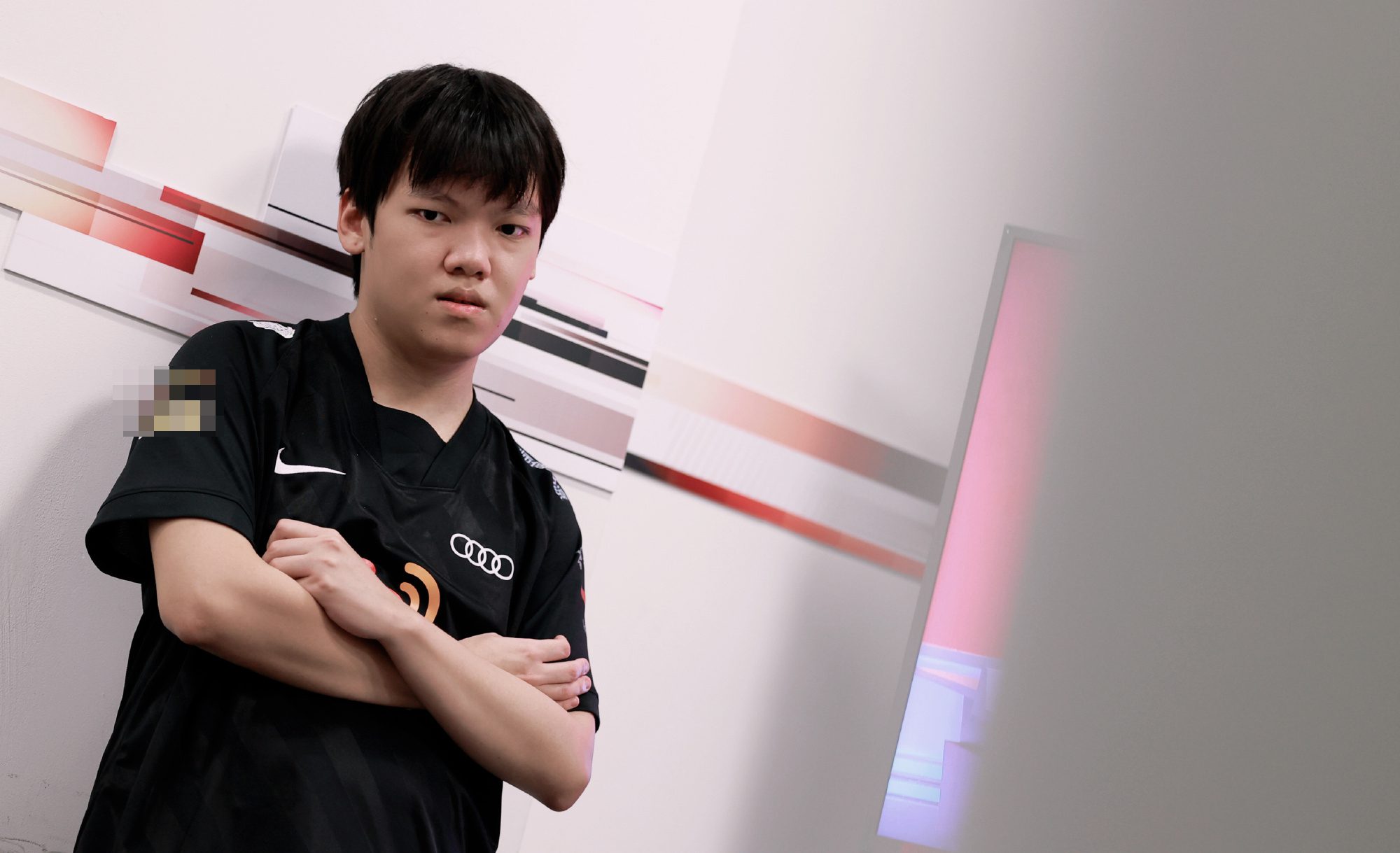 According to LPL media, Angel has renewed his contract and his salary is higher than Knight - the Mid Lane player considered the best in the LPL right now
