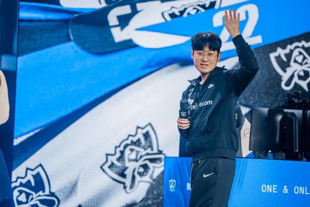 Zeus plays an aggressive style but rarely makes mistakes