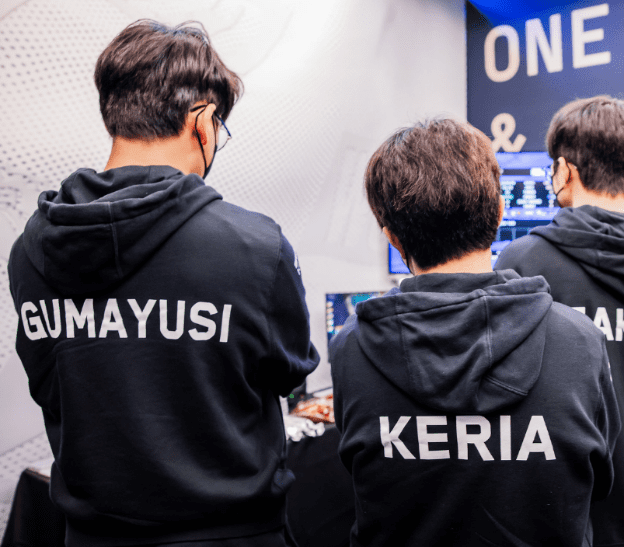 The duo Gumayusi – Keria shines at the moment T1 fans desire