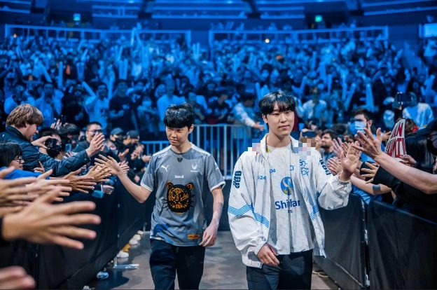 2 Players Chovy and Zeka before entering the Semifinal