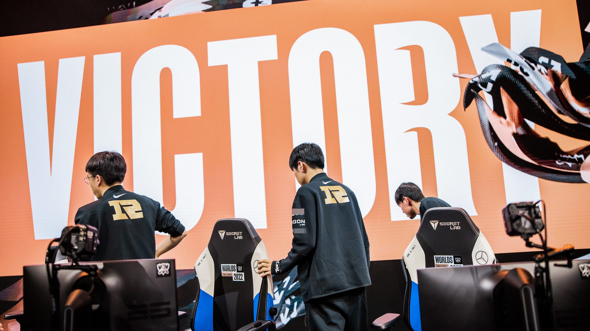 RNG is facing many difficulties in preparing for the quarterfinal match against T1 due to health issues