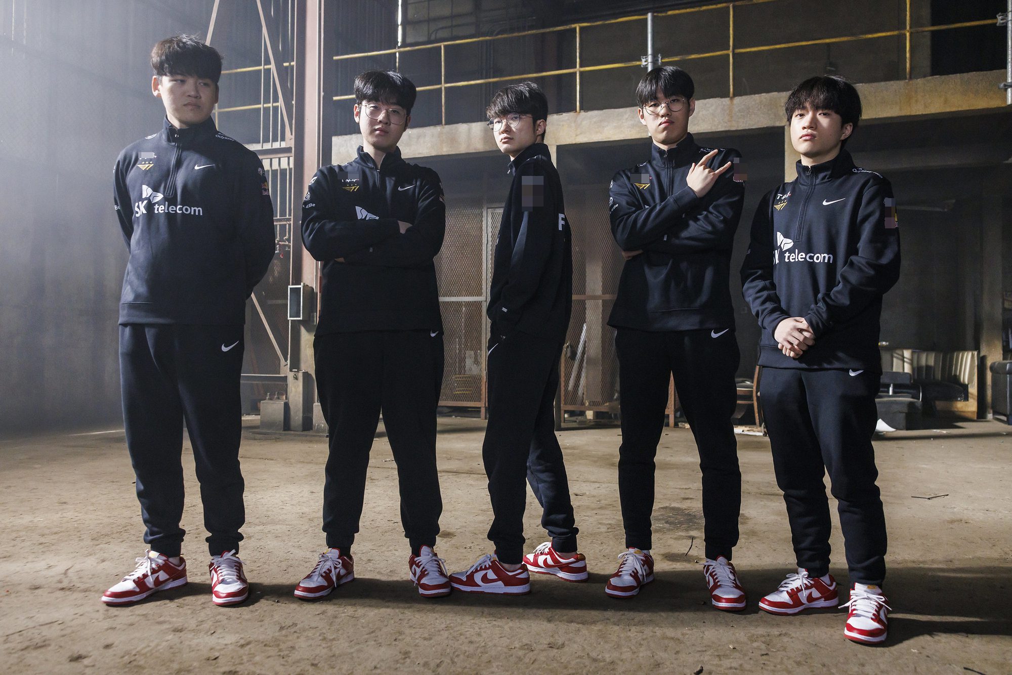 Except for Faker (middle), the young stars of T1 could have their first World Championship title in their careers
