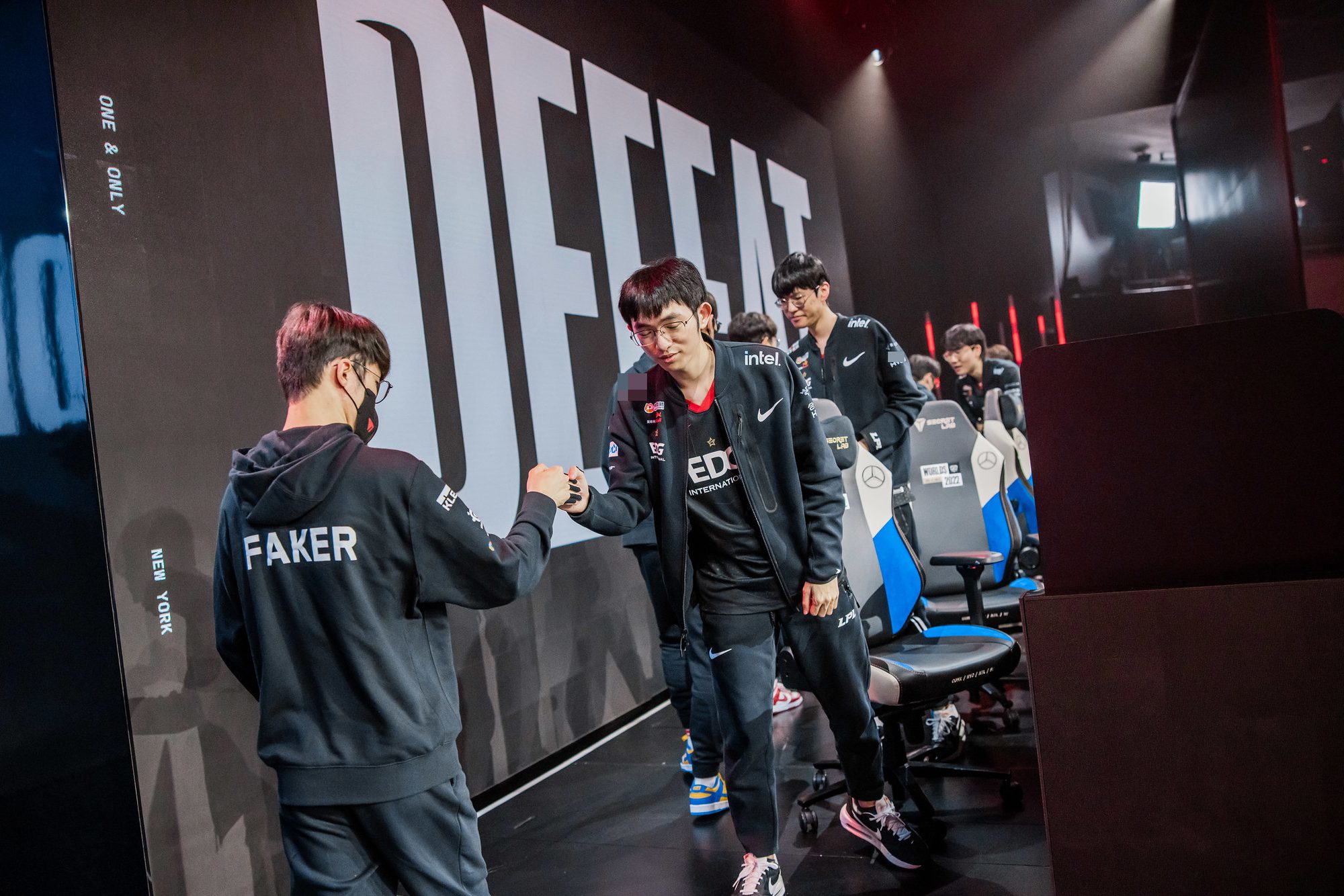 T1 (left) remains a name that guarantees viewership for Worlds 2022