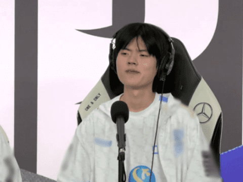 Deft shared after winning the 2022 World Championship that he still regrets not being able to win this title with ClearLove in the past - source: LoL Esports