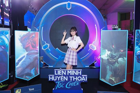 At this tournament, the female host took on the role of leading all the competitions - source: NK