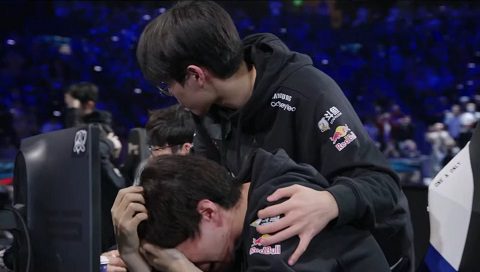 The tears of regret from Keria and Faker once again missing the World Championship title - source: Twitter
