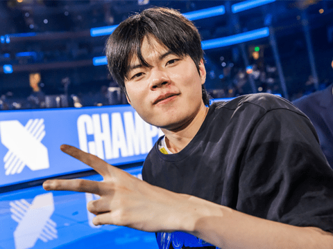 After nearly 10 years of effort, Deft has finally become a world champion - source: LoL Esports