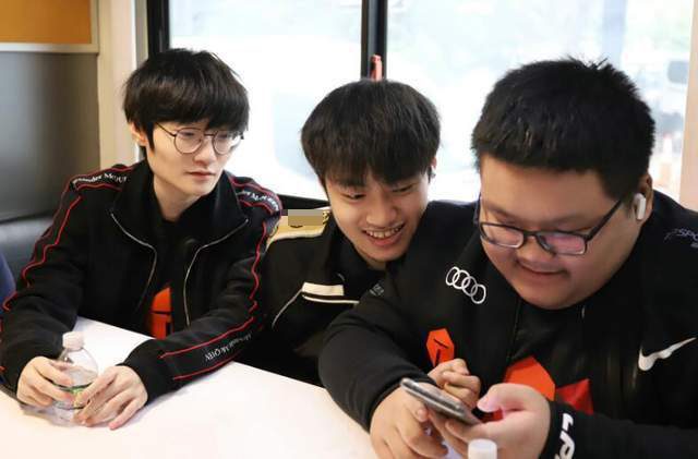The absence of a Korean server for practice significantly impacts LPL players