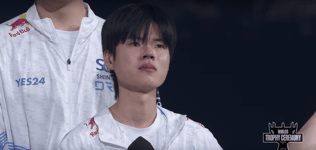Deft crying after winning against T1