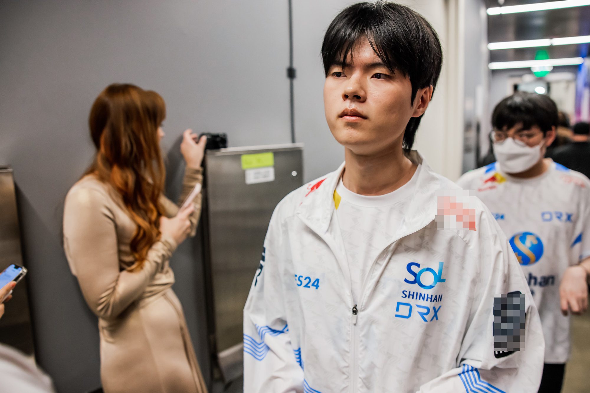 Deft stated that ranked play in North America is very poor due to player behavior and server latency