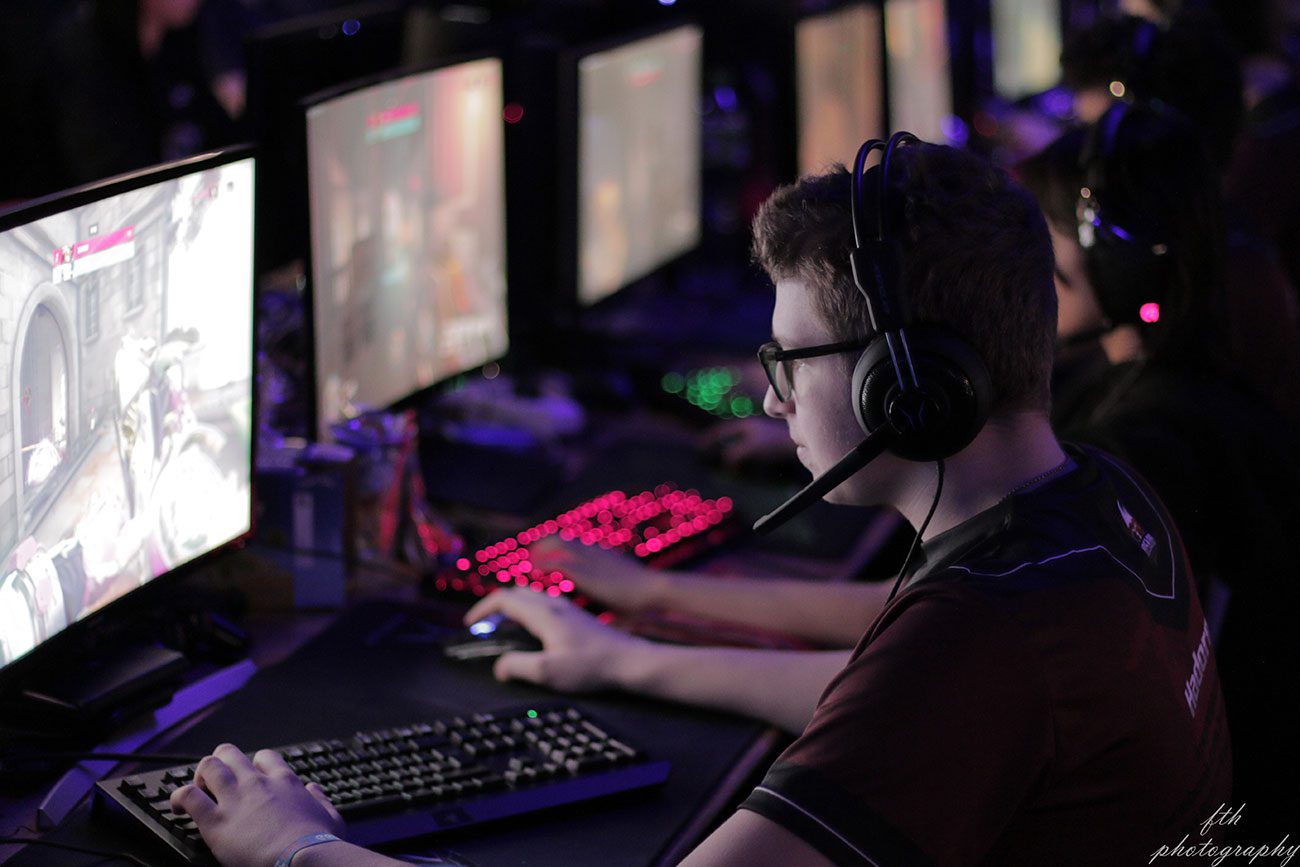 Despite gradually being recognized, video games and Esports still face many contrasting opinions - source: Phillip Keller/Pixel