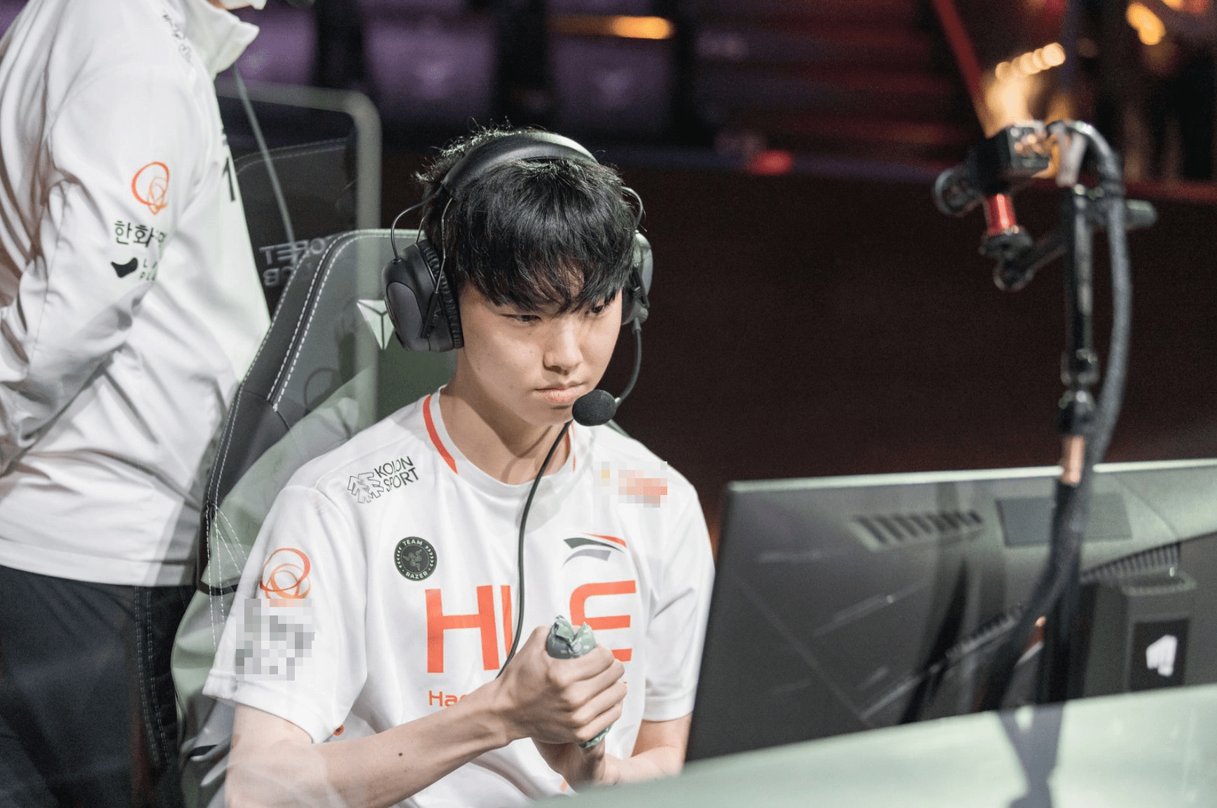 Many fans joke that he has been a 'golden backbone' for too long - source: Twitter
