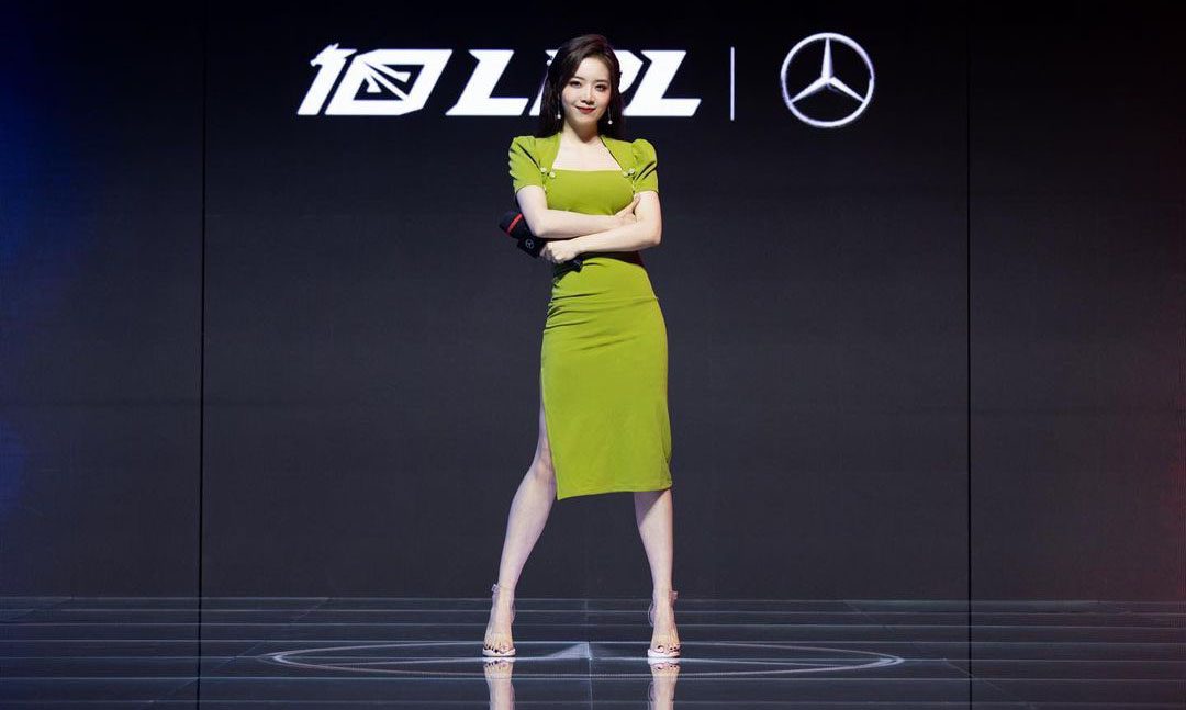Female hosts are always considered an indispensable part of the League of Legends scene in the land of billionaires - source: Instagram NV