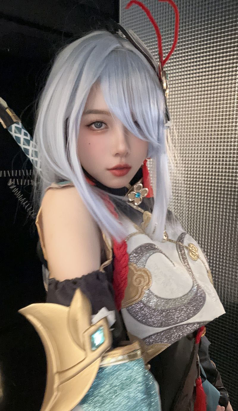 She impresses with her beautiful looks and perfect physique - source: Weibo
