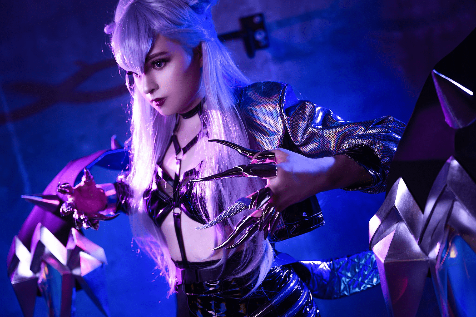 Sneaky in Evelyn K/DA cosplay outfit makes many female cosplayers envious - source: Twitter NV