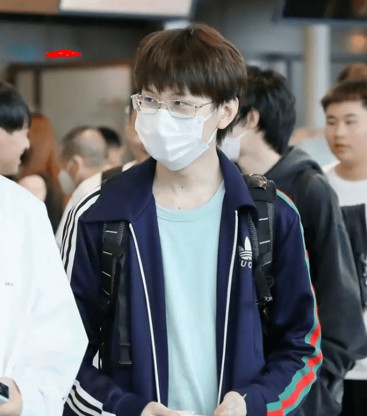 Fans spotted players like Meiko, Ming, Wei… at the airport heading to the training venue for ASIAD
