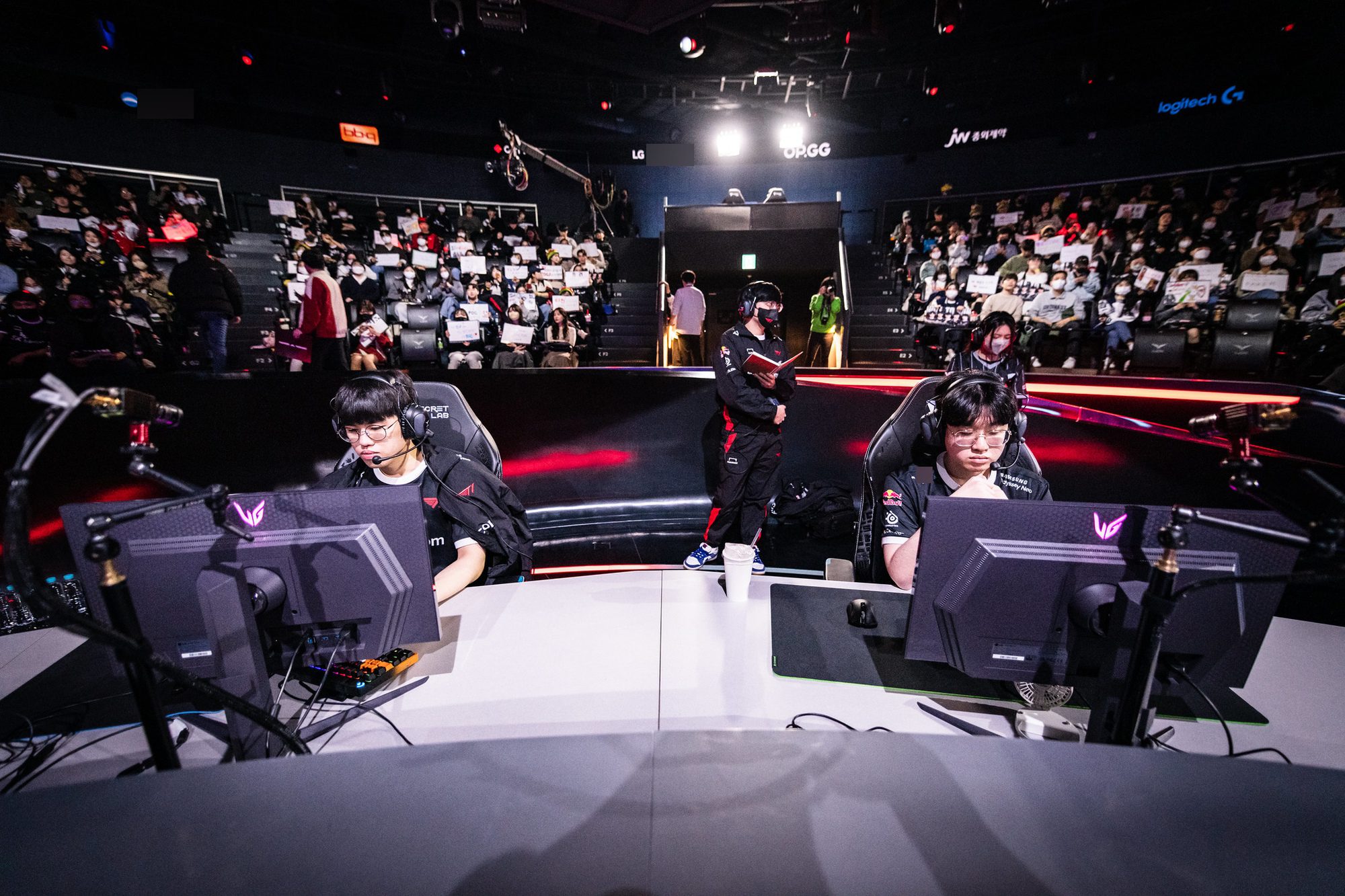 EDG leadership admits the team learned T1's strategy of focusing on the top lane