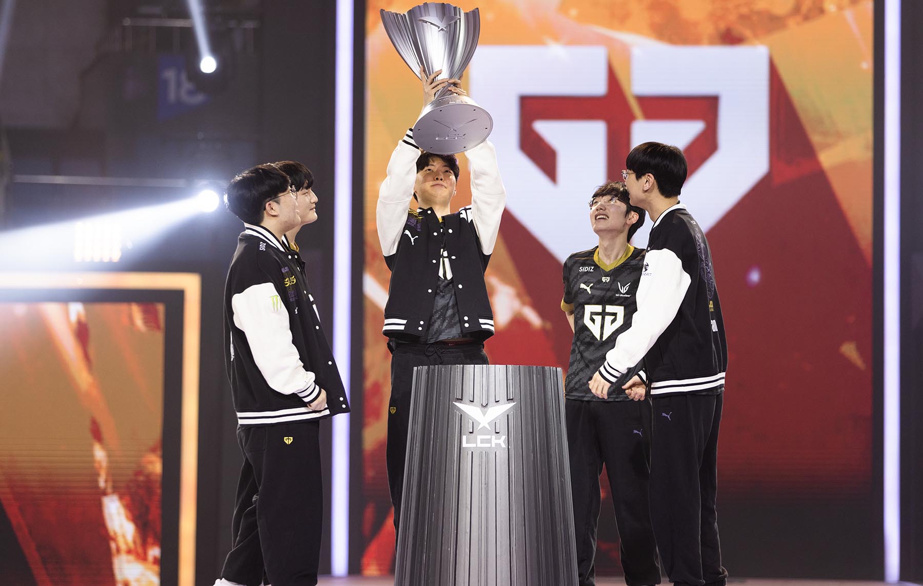 But in the end, it was Gen.G who became the champions - source: LoL Esports