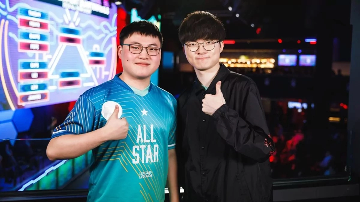 In a team, players like Uzi or Faker are prioritized in terms of media presence and image - source: Twitter