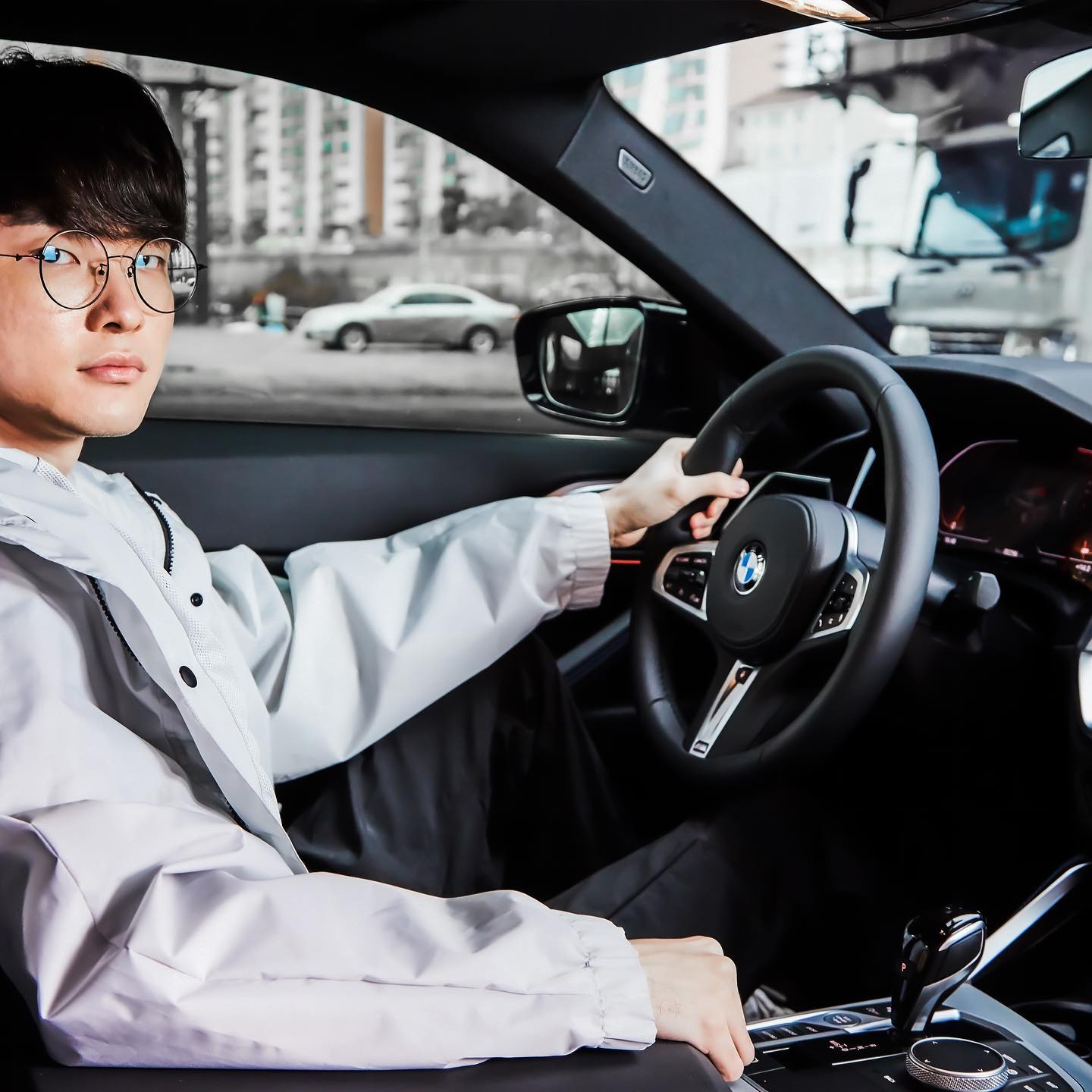 Faker promoting BMW during his vacation after the conclusion of the LCK Spring 2023 - source: Instagram NV