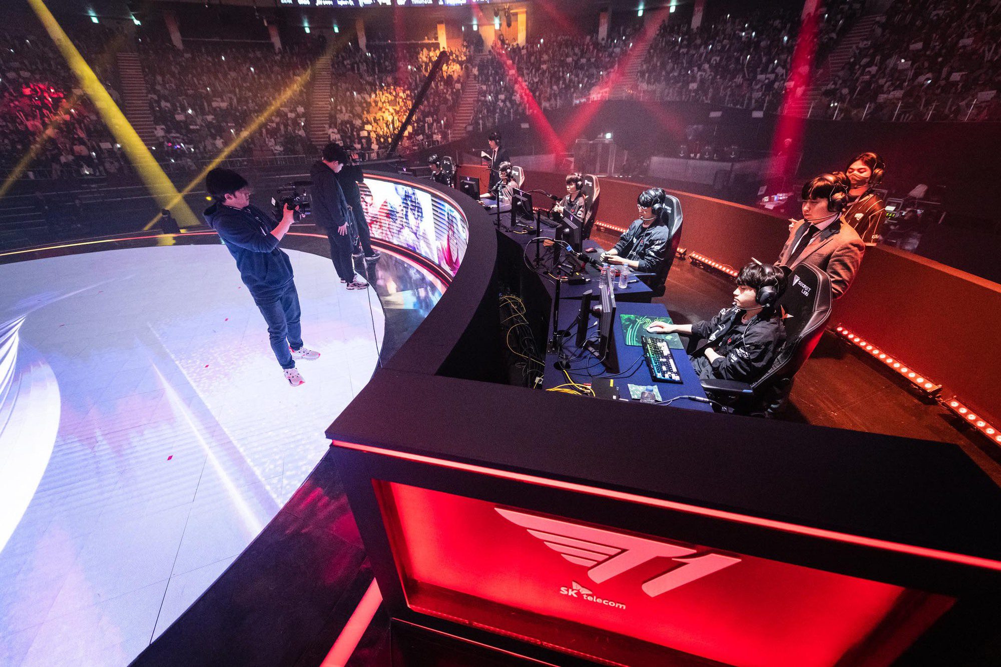 Unreasonable drafting choices largely contributed to T1's defeat - source: LoL Esports