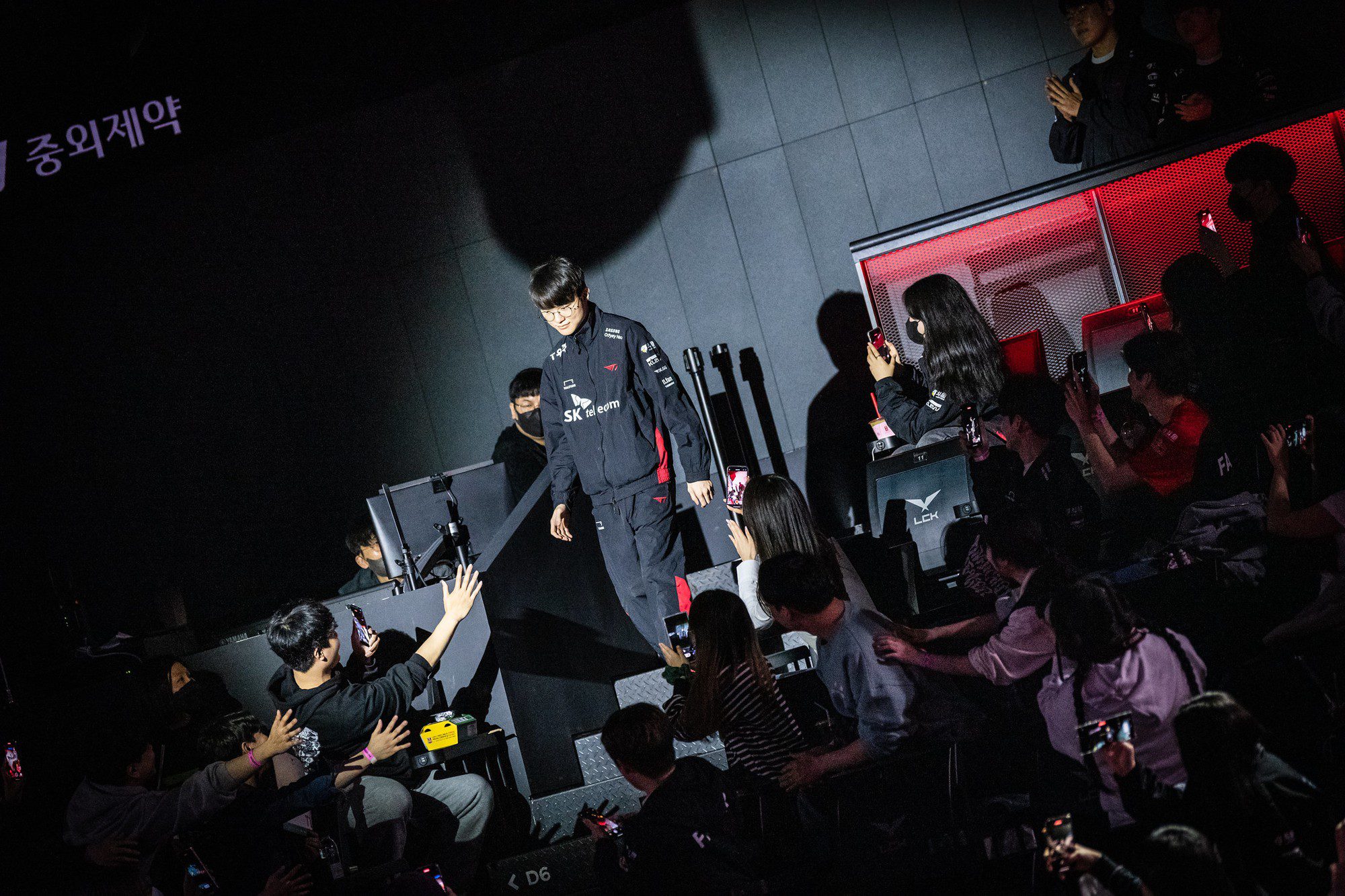 Faker and T1 still maintain their allure despite an underwhelming Spring - source: LoL Esports