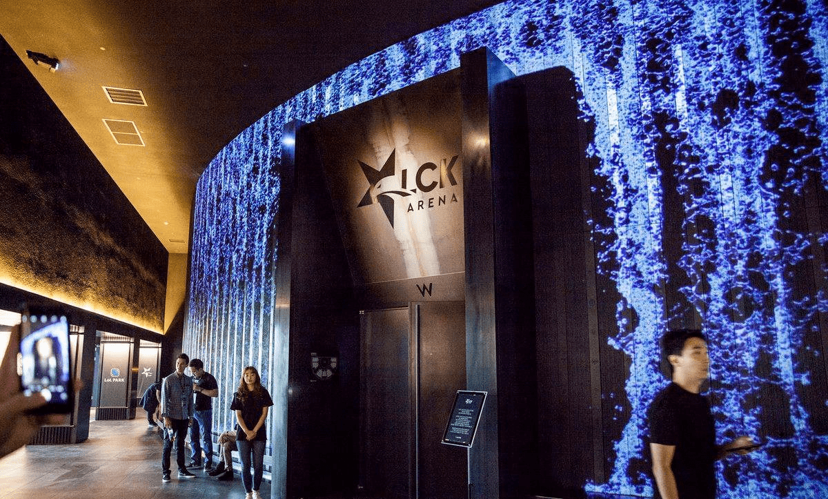 A former LCK player was arrested for entering a beauty salon naked - source: Twitter