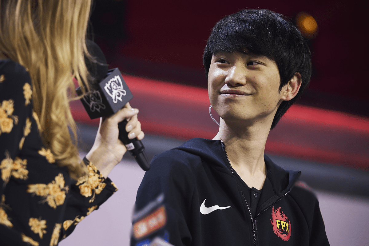 In April, Doinb earned about 1.8 billion VND from live streaming