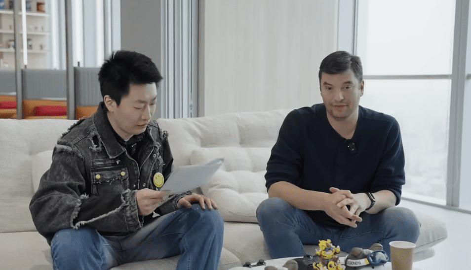 Former Riot CEO - Nicolo Laurent (seated on the right) admits that LoL is declining in the LPL region - source: Riot Games