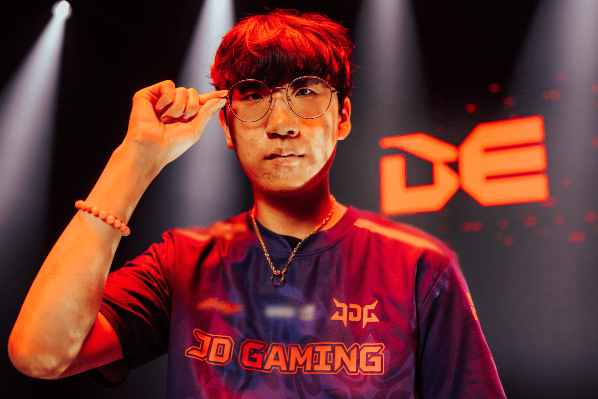Ruler was well protected by his teammates at JDG