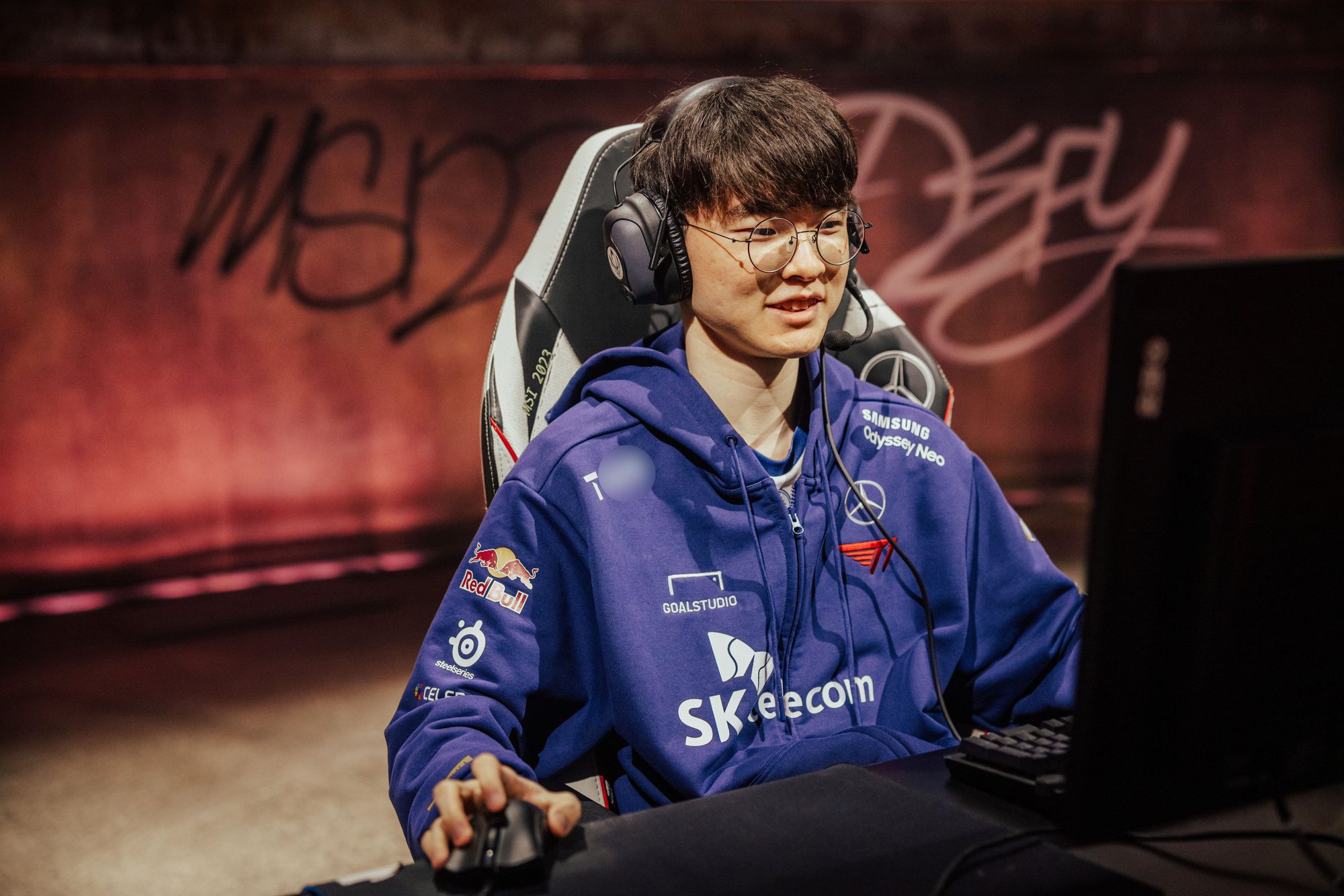 T1 easily secures victory against MAD
